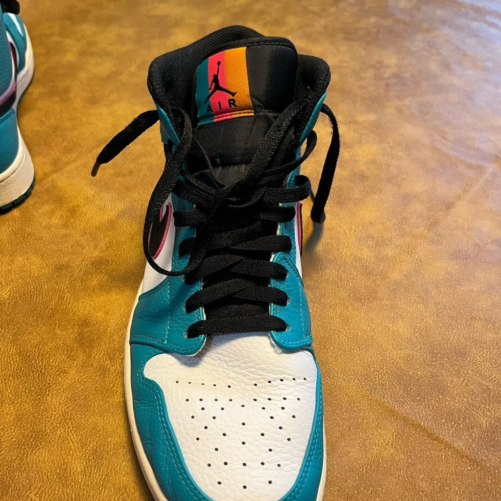 2018 Air Jordan 1 Mid SE 'South Beach' size 11.5 - Picture 9 of 10